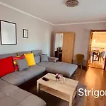 Strigonia Apartment *
