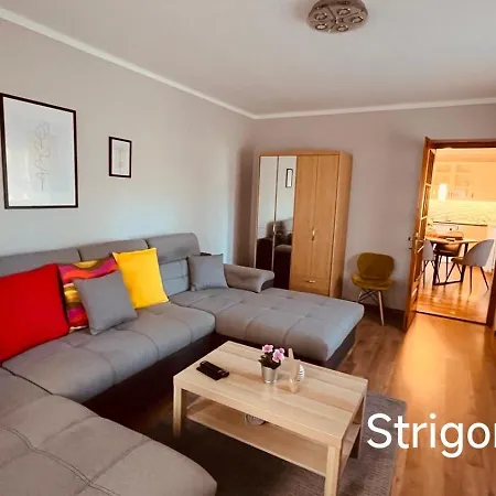 Strigonia Apartament *